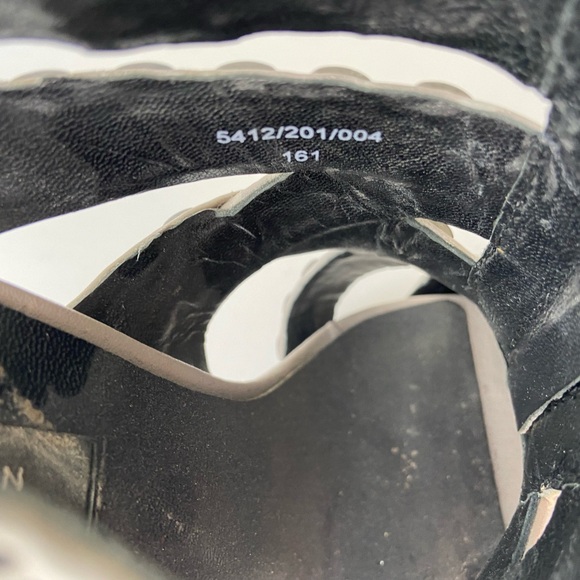 Chic modern Zara strappy and studded block heeled Sandals - Picture 3 of 11